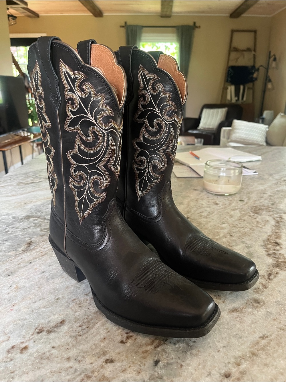 Ariat Round Up Square Toe Limousine Black 4LR technology,Duratread sole,stitch